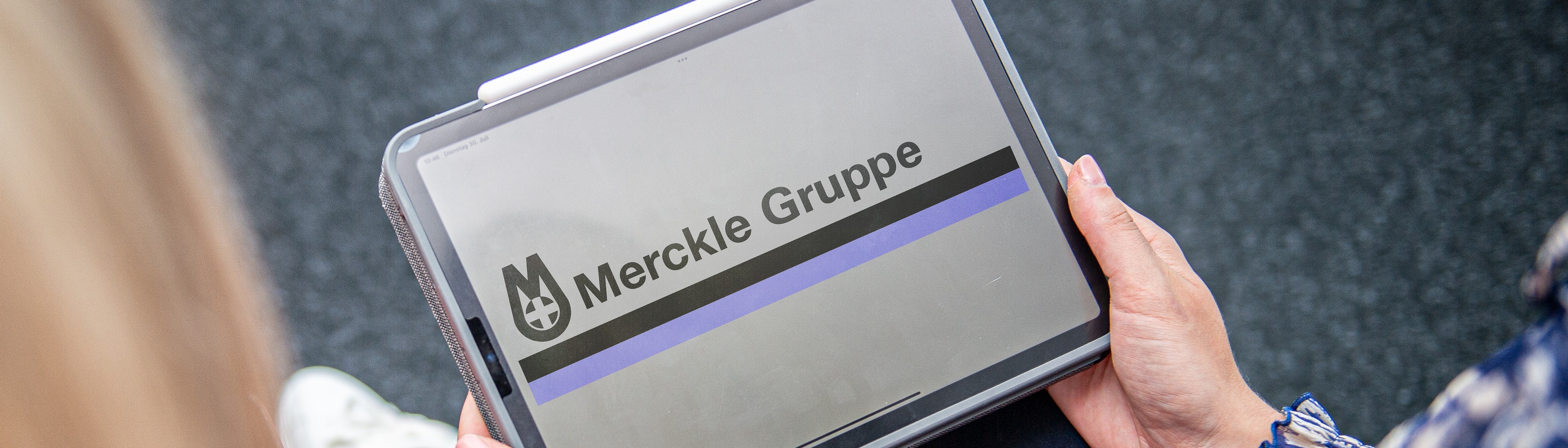 Tablet mit Logo Merckle Gruppe