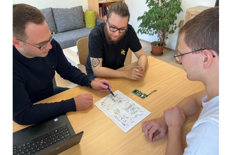 highQ Solutions  GmbH Über uns - Firmenbild #1