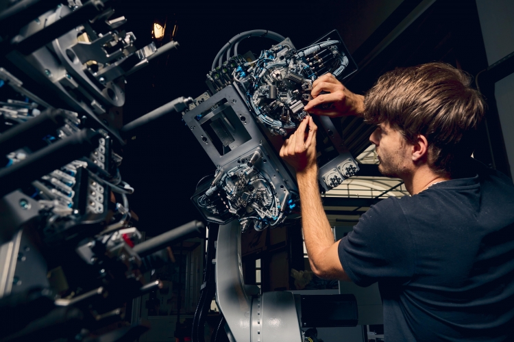 FPT Robotik  Über uns - Firmenbild #1