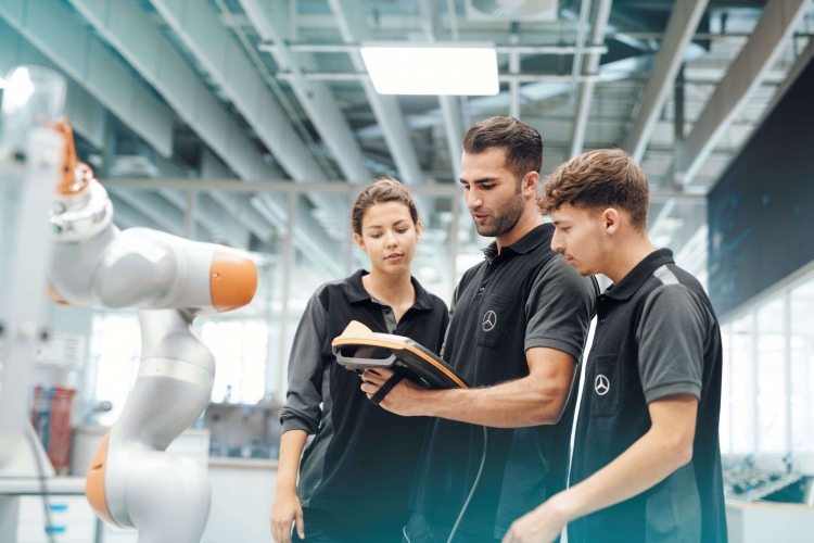 Mercedes-Benz Group AG Über uns - Firmenbild #2