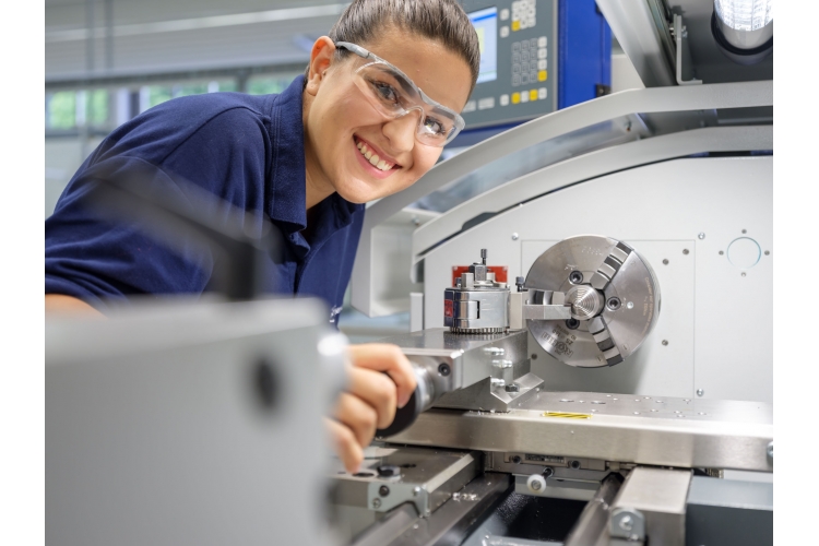 Mercedes-Benz Group AG Über uns - Firmenbild #4